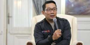Duduk Perkara Guru Dipecat Usai Kritik Ridwan Kamil di Medsos
