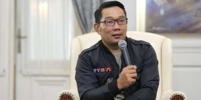 Duduk Perkara Guru Dipecat Usai Kritik Ridwan Kamil di Medsos