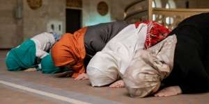Surat Pendek yang Sunah Dibaca Ketika Sholat Tahajud