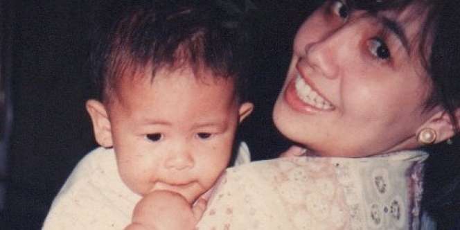 Bayi Menggemaskan dalam Gendongan Ibunya Ini Sekarang Jadi Penyanyi Terkenal dan Dinikahi Oppa Korea, Lihat Transformasinya