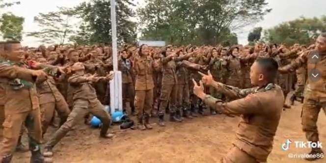 Merinding! Video Momen Pasukan TNI Nyanyikan Yel-Yel Pakai Lagu Tulus 'Manusia Kuat'