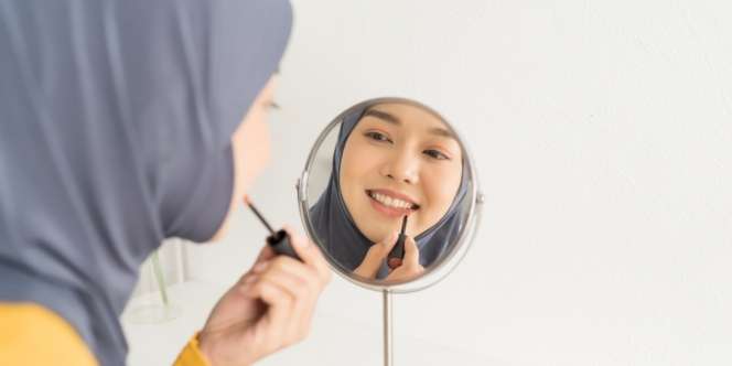 Bukan Ombre, Begini Cara Buat Riasan Bibir Natural
