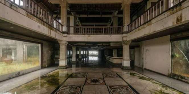 Cerita Seram Pramugari Menginap di Hotel Tua, Saat Mandi Diganggu Wanita yang Duduk Menyisir Rambut di Kamar