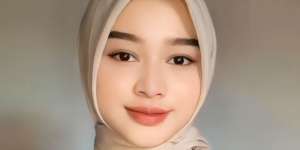 Styling Hijab Segitiga Paris, Cantik hanya Butuh Satu Jarum Pentul