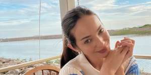 Foto Blur Enzy Storia Bikin Geger, Disebut Mirip Kekasih Cristano Ronaldo