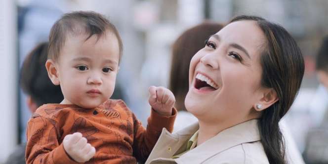 Yack! Kejatuhan Kotoran Burung saat Travel di Jepang, Reaksi Nagita Slavina di Luar Dugaan