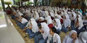 Gadis Kesepian Nekat Menyamar Jadi Siswa SMA Demi Punya Teman, Endingnya Menyedihkan