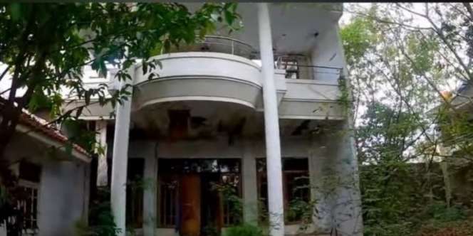 Potret Rumah Mewah Terbengkalai di Bandung, Bekas Kebakaran Masih Banyak Barang Mewah di Dalamnya