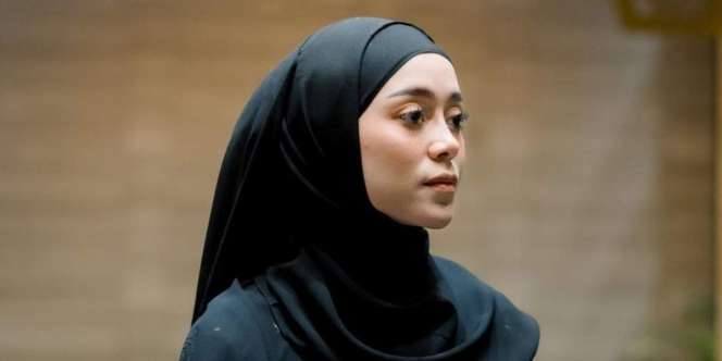 Lesti Kejora Padukan Dress dan Sneakers, Lihat Gaya Asyiknya