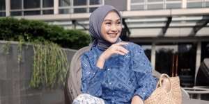 White on White Oufit Indah Nada Puspita, Look Jadi Memikat
