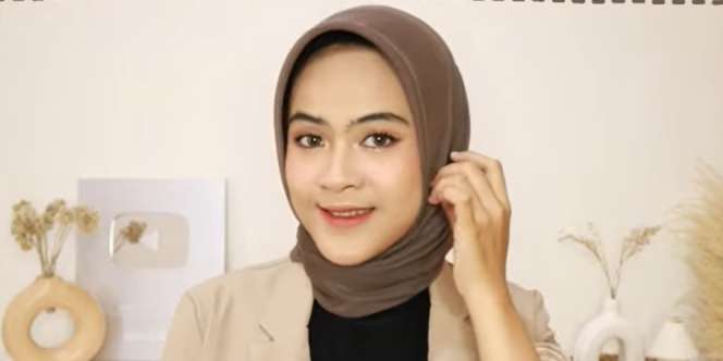 Clean Tutorial Hijab Segi Empat ke Pesta, Simpel Tapi Elegan