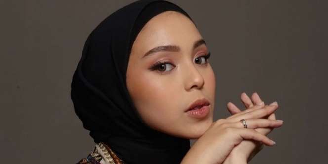 Pashmina Satin, Cukup Styling Satset Look Sangat Mewah 