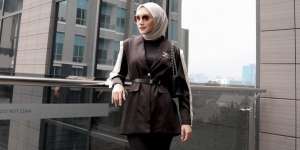 Busana Touch of Black Melody Prima, dari Formal hingga Santai
