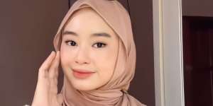 Styling Comfy dan Simpel Pashmina Kaus Tanpa Jarum Pentul