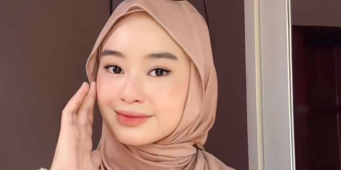 Styling Comfy dan Simpel Pashmina Kaus Tanpa Jarum Pentul