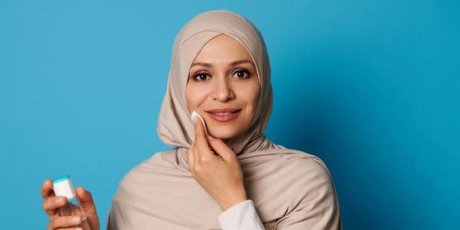 Mana yang Lebih Efektif, Micellar Water atau Cleansing Wipes?