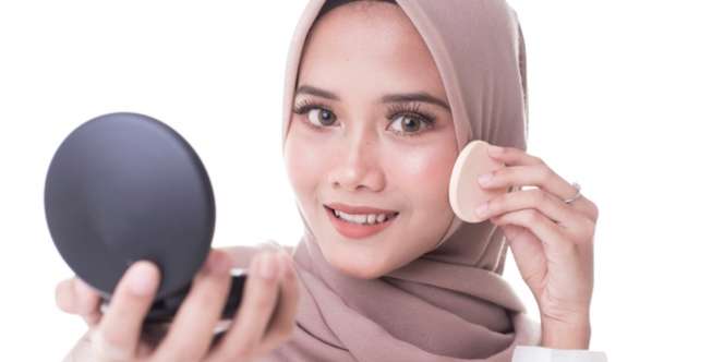 Buat Riasan Glowing dan Tahan Lama Walau Memakai Bedak