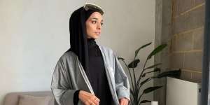 Pashmina Flowy Menutup Dada, Hanya Butuh Satu Jarum 