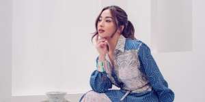 Pamer Mirror Selfie, Handphone Nikita Willy Bikin Salfok: 'Orang Kaya Beneran aja HP-nya...'