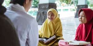 4 Hal yang Perlu Dilakukan Orangtua Agar Buah Hati dekat dengan Alquran