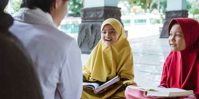 4 Hal yang Perlu Dilakukan Orangtua Agar Buah Hati dekat dengan Alquran