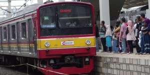 Tenang, Penumpang KRL Kini Boleh Buka Puasa di dalam Kereta