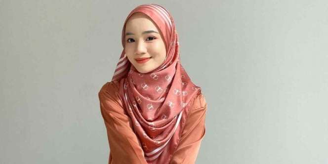 Hijab Motif dengan Look Anggun, Cocok untuk Hadiri Kajian Ramadan