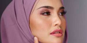 Pertajam Tampilan Mata dengan Maskara dan Kuas