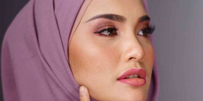 Pertajam Tampilan Mata dengan Maskara dan Kuas