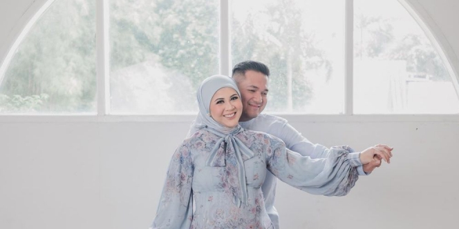 Maternity Shoot Bareng Suami, Kesha Ratuliu Anggun Pakai Gaun Ruffle 