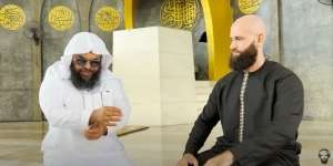 Dulu Benci Islam, Youtuber Ini Jadi Mualaf Usai Pelajari Alquran