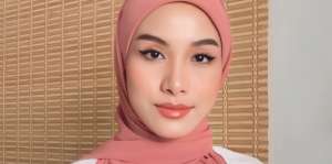 Style Hijab Segi Empat dengan Finishing Look Elegan