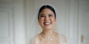 Pesona Valencia Tanoe dalam Balutan Gaun Pengantin Anggun