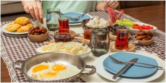 4 Berkah Sahur bagi yang Menjalankannya dan Sayang jika Dilewatkan: Mendapat Salawat dari Allah SWT dan Malaikat