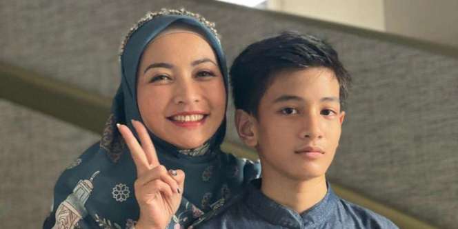 Tumbuh Remaja, Intip 5 Potret Putra Sulung Hesti Purwadinata yang Curi Perhatian