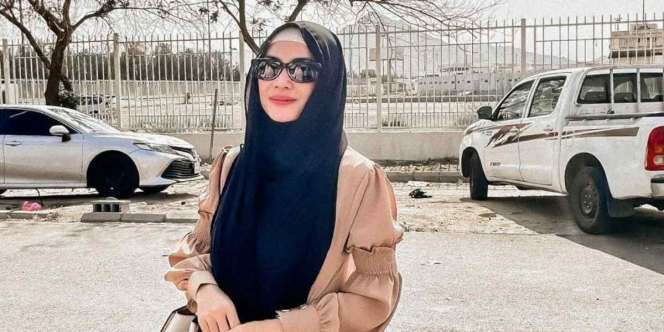 Outfit Anggun Pilihan Masayu Anastasia Saat Umroh