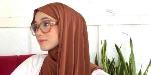 Praktis Banget untuk Si Sibuk, Pakai Pashmina Instan Tanpa Jarum