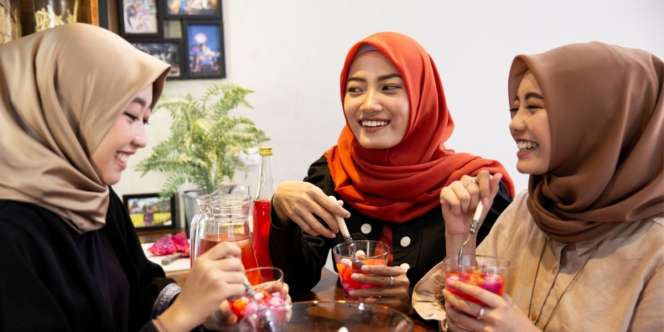 Bukan Es Buah, Ini Makanan dan Minuman Terbaik untuk Buka Puasa