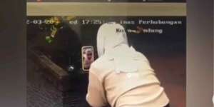 TikToker Streaming di Pembatas Jalan, Lagi Asyik Joget Kena Tegur Petugas