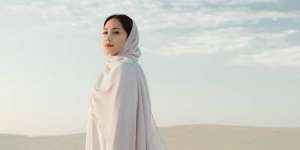 Nagita Slavina Pakai Kerudung Gambar Zebra, Ternyata Harganya Rp13 Juta