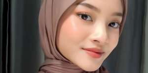 Waktu Mepet untuk ke Kampus? Coba Styling Kilat Pashmina Jersey