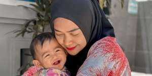 Aksi Moana Anak Ria Ricis Manjat Pagar di Mal Jadi Sorotan : 'Lincah Banget Kayak Emaknya'