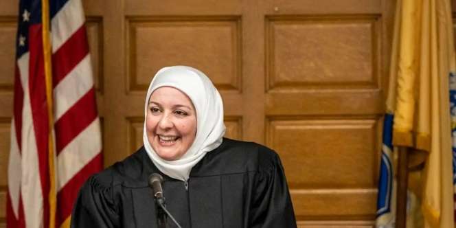Sosok Nadia Kahf, Hakim Muslimah Berhijab Pertama di Amerika Serikat