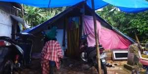8 Potret Janda Cantik yang Viral usai Gempa Cianjur, Bak Bidadari di Tenda Pengungsian, Rumahnya Memprihatinkan