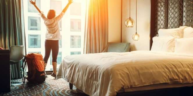 Berharap Pemandangan Indah, Sejoli Tanpa Busana Kaget Pas Buka Tirai Kamar Hotel Temukan...