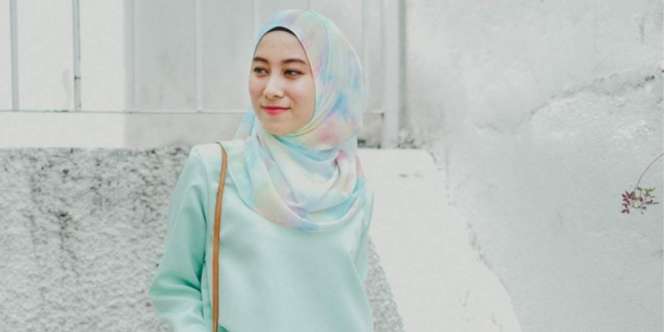 Look Outfit dengan Celana Tetap Stylish di Hari Raya