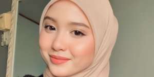 Hijab Segitiga Bernuansa Clean Look, Cocok untuk Penyuka Gaya Simpel 