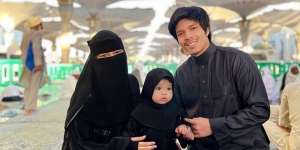 10 Potret Artis Jalani Umrah di Ramadan 2023, Penampilan Dinar Candy Disorot!
