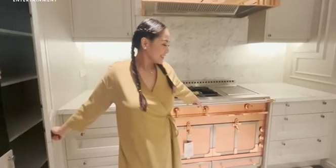 Enggak Cuma Kompor Mewah Rp1 Miliar, Penyedot Asap di Dapur Baru Nagita Slavina Harganya Bikin Sesak Napas