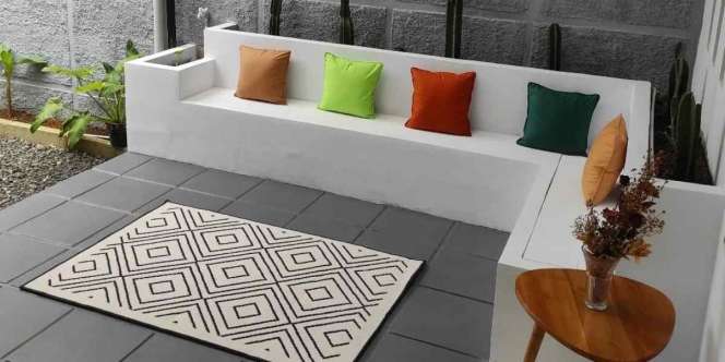 Teras Belakang Dibuat Tempat Santai Seperti di Resort